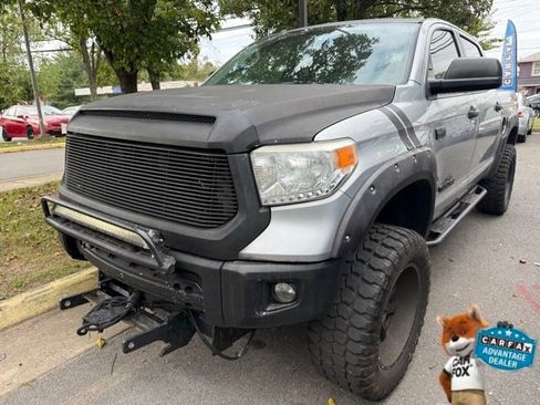 Used 2017 Toyota Tundra SR5 w/ SR5 Upgrade Package AWD/4WD image 3
