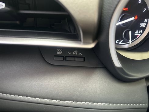 Used 2021 Toyota Highlander XLE image 28