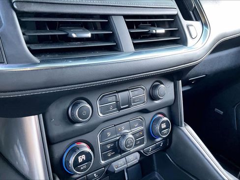 Used 2023 Chevrolet Suburban LT image 32