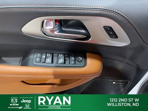 New 2026 Chrysler Pacifica Pinnacle image 43