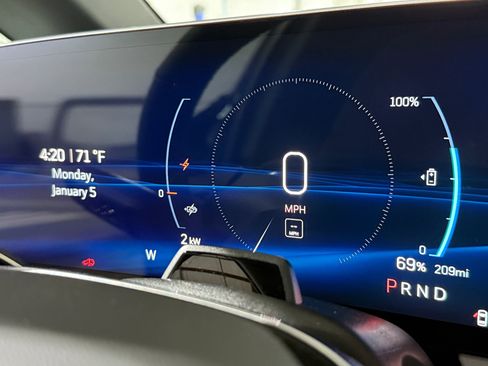 New 2026 Cadillac Optiq Luxury 2 image 16