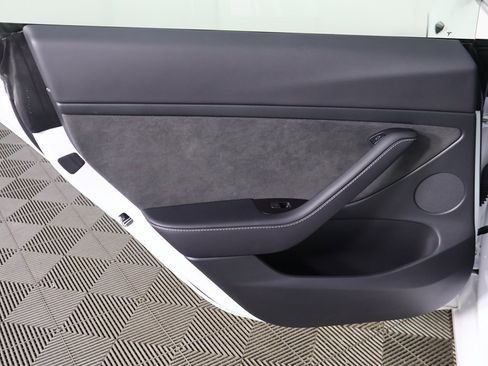 Used 2022 Tesla Model 3 Standard Range image 25