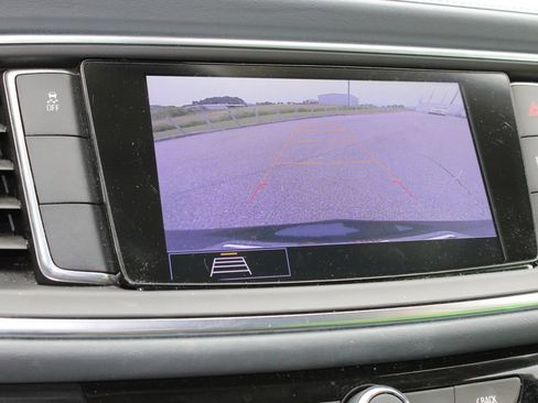 Used 2020 Buick Enclave Essence FWD image 13