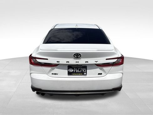 Used 2025 Toyota Camry SE FWD image 5