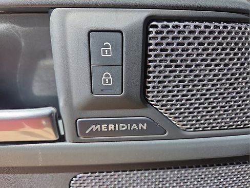 Used 2024 Land Rover Defender 110 X-Dynamic SE image 21