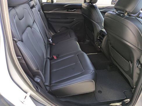 New 2025 Jeep Grand Cherokee Limited image 34