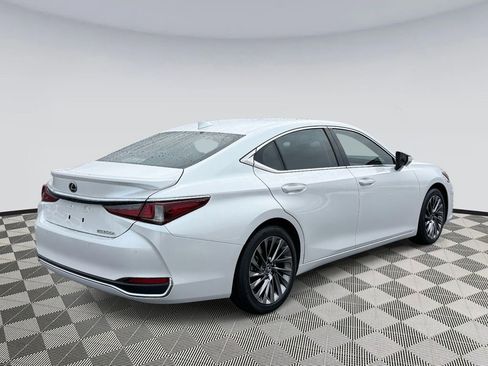 Used 2024 Lexus ES 300h Ultra Luxury image 2