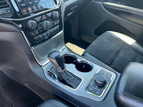 Used 2022 Jeep Grand Cherokee Laredo X AWD/4WD image 34