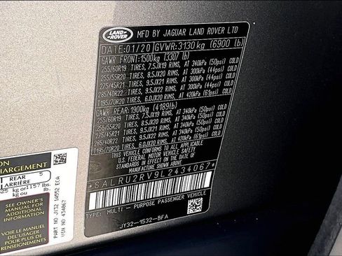 Used 2020 Land Rover Discovery Landmark image 45