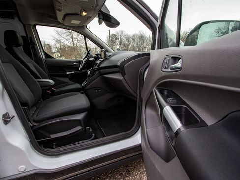 Used 2020 Ford Transit Connect XLT image 18