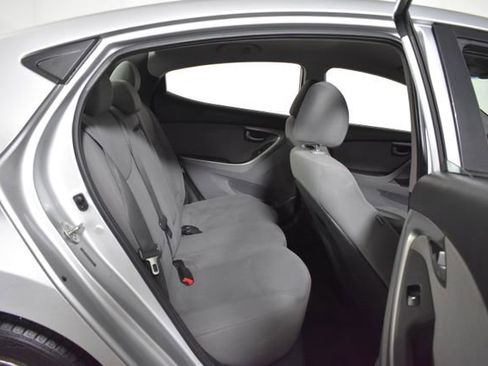Used 2014 Hyundai Elantra SE w/ Option Group 02 FWD image 28