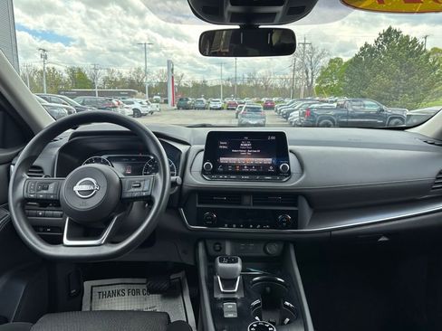 Used 2024 Nissan Rogue SV AWD/4WD image 18