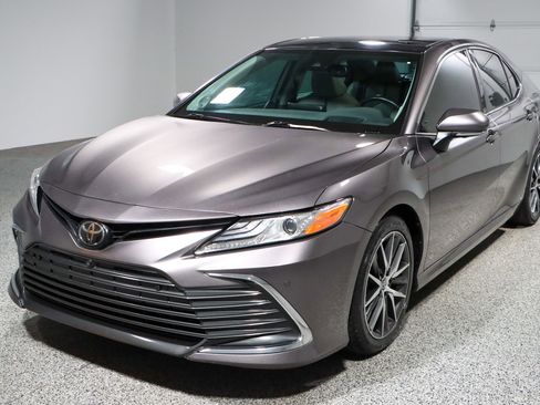 Used 2022 Toyota Camry XLE w/ Navigation Package image 30