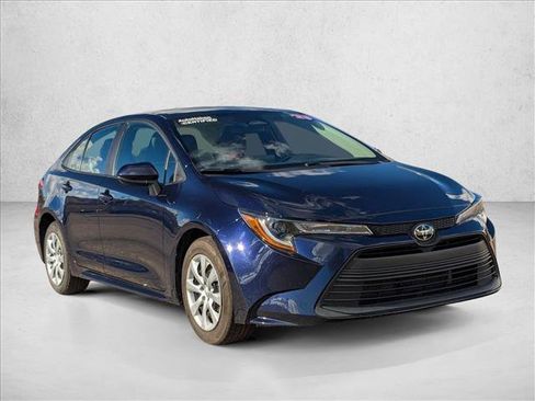 Used 2023 Toyota Corolla LE image 3