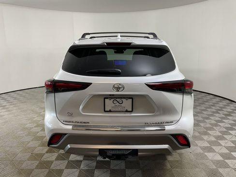 New 2026 Toyota Highlander Platinum image 7