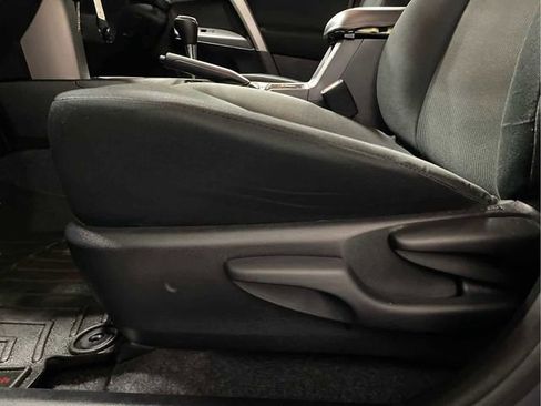 Used 2016 Toyota RAV4 LE image 12
