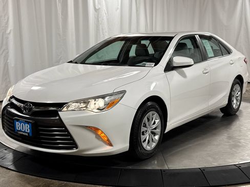Used 2015 Toyota Camry LE FWD image 1