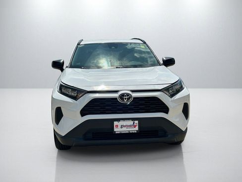 Used 2021 Toyota RAV4 LE FWD image 2