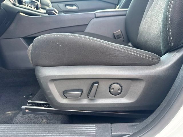 Used 2024 Nissan Rogue SV AWD/4WD image 19