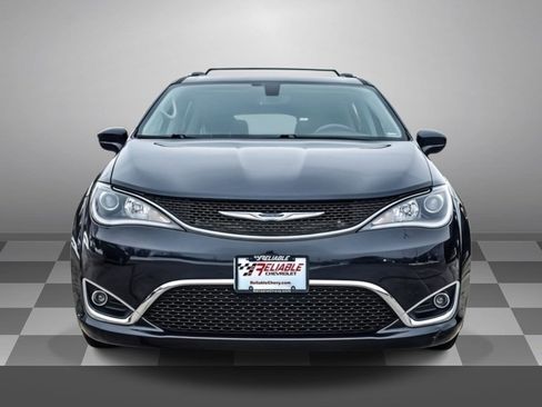 Used 2020 Chrysler Pacifica Touring-L image 2