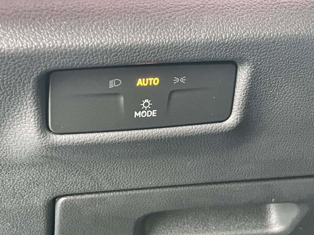 Certified 2026 Volkswagen Tiguan SE FWD image 20