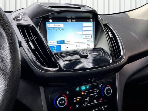 Used 2018 Ford Escape SE w/ SE Sync 3 Package FWD image 9