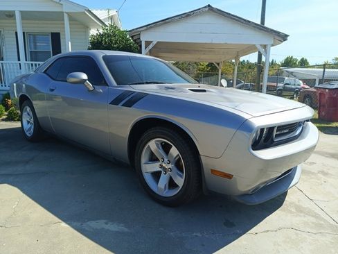 Used 2011 Dodge Challenger R/T image 1