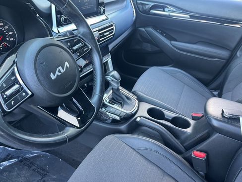 Used 2023 Kia Seltos S image 10