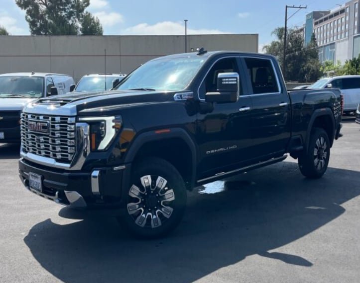 Used 2024 GMC Sierra 2500 Denali w/ Denali Reserve Package AWD/4WD image 1