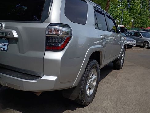 Used 2021 Toyota 4Runner SR5 AWD/4WD image 4
