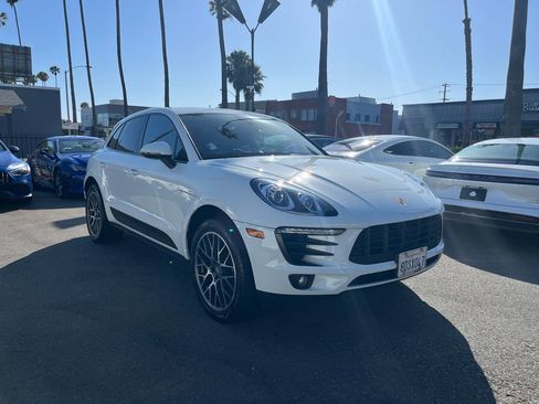 Used 2018 Porsche Macan AWD/4WD image 3
