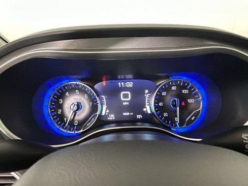 Used 2023 Chrysler Pacifica Touring-L FWD image 17