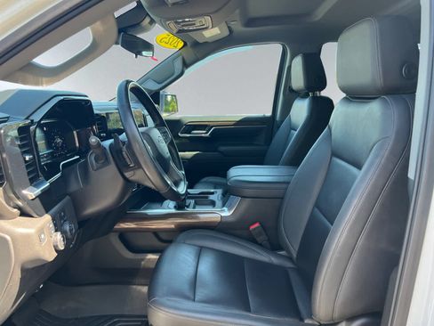 Used 2025 Chevrolet Silverado 1500 LT Trail Boss w/ Convenience Package II AWD/4WD image 11