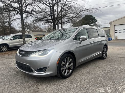 Used 2018 Chrysler Pacifica Limited w/ Advanced Safetytec Group image 8