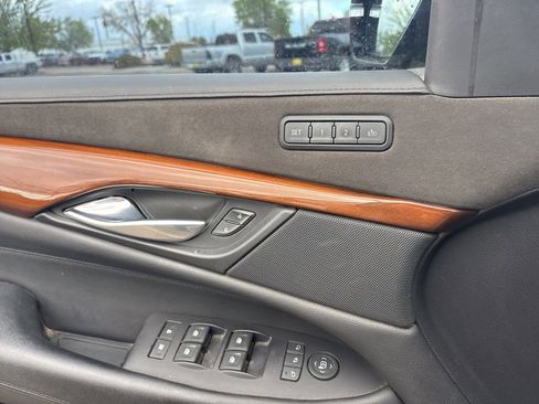 Used 2018 Cadillac Escalade ESV Luxury image 5