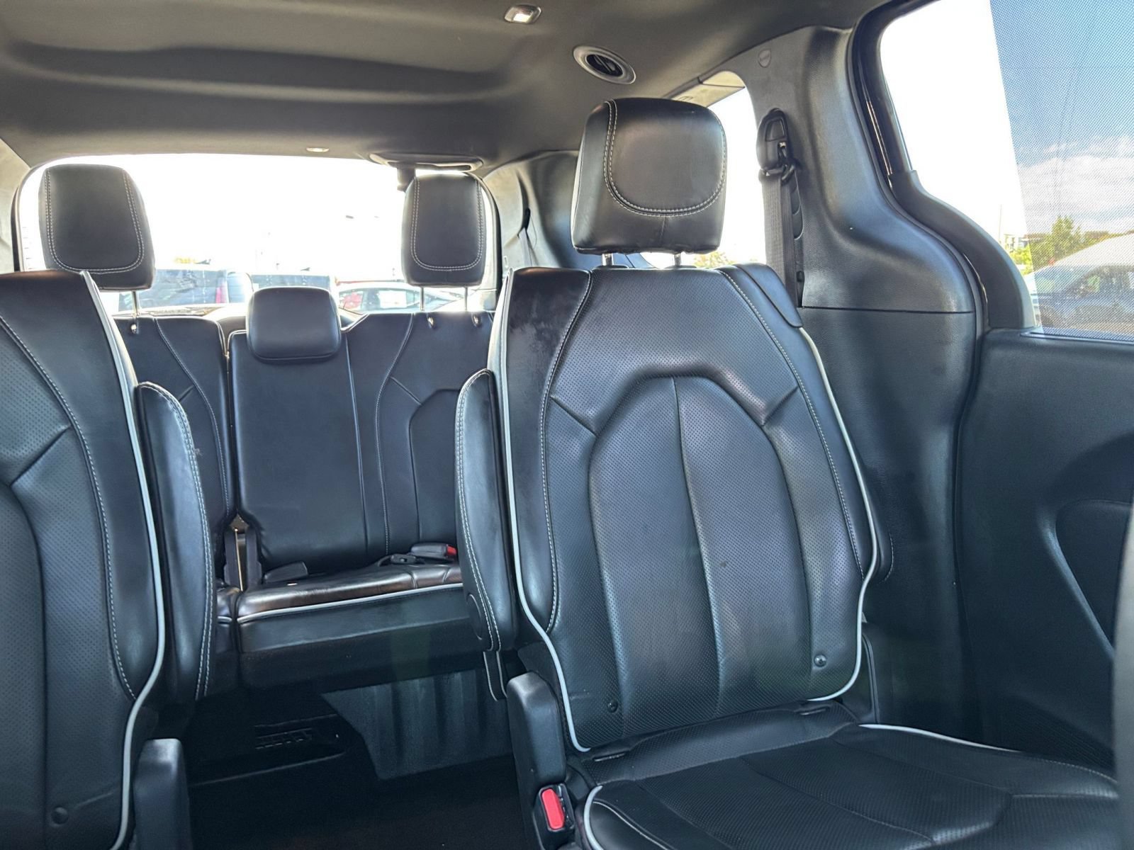 Used 2025 Chrysler Pacifica Limited FWD image 41