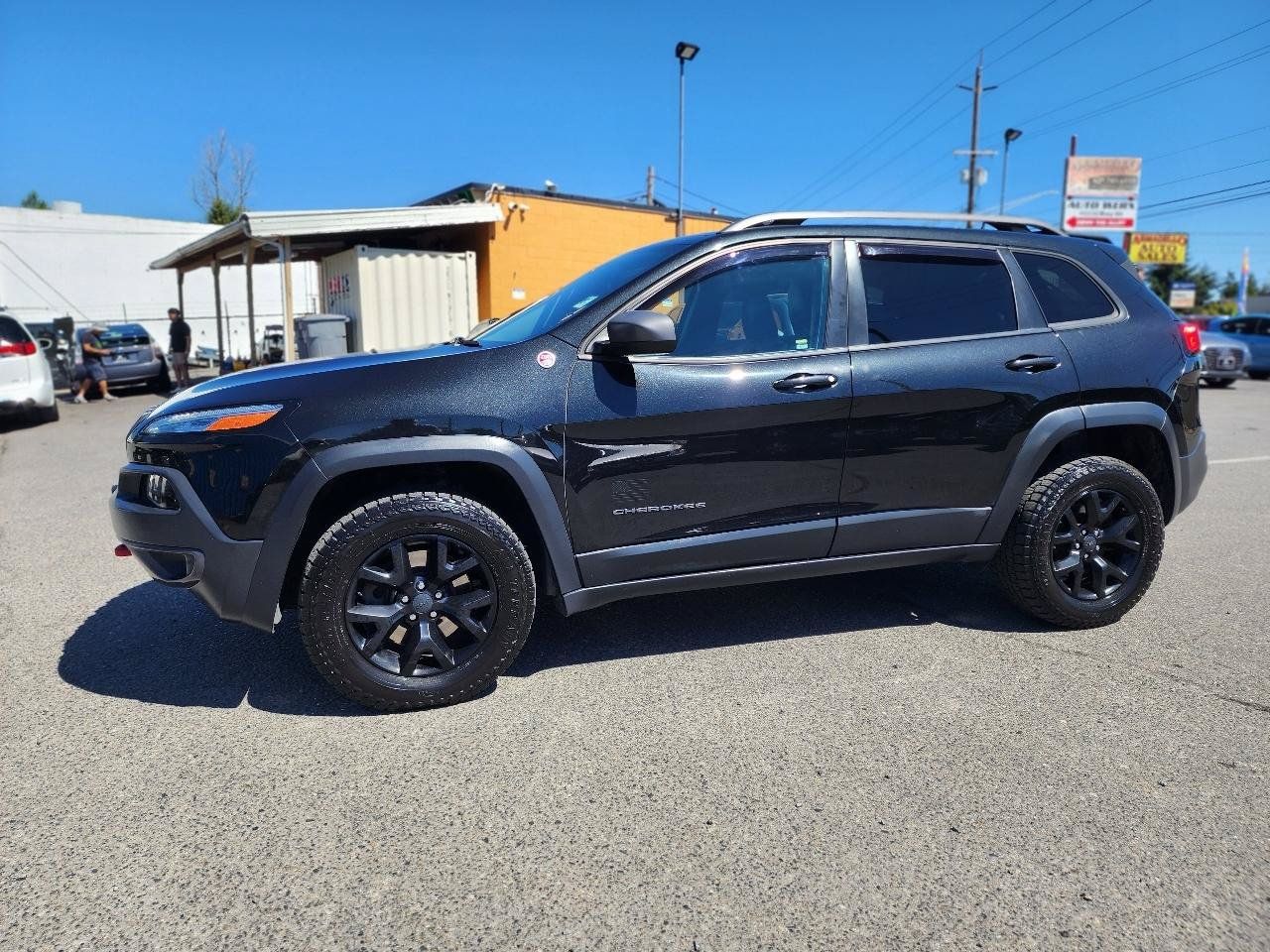 Used 2016 Jeep Cherokee Trailhawk w/ Leather Interior Group AWD/4WD image 11