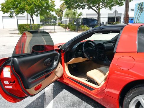 Used 2004 Chevrolet Corvette Coupe w/ Roof Package RWD image 14