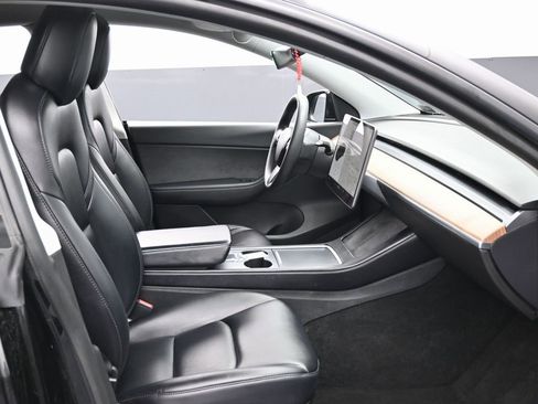 Used 2022 Tesla Model Y Long Range image 39