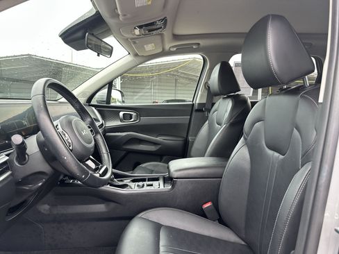 Certified 2025 Kia Sorento S w/ Panoramic Sunroof Package FWD image 12