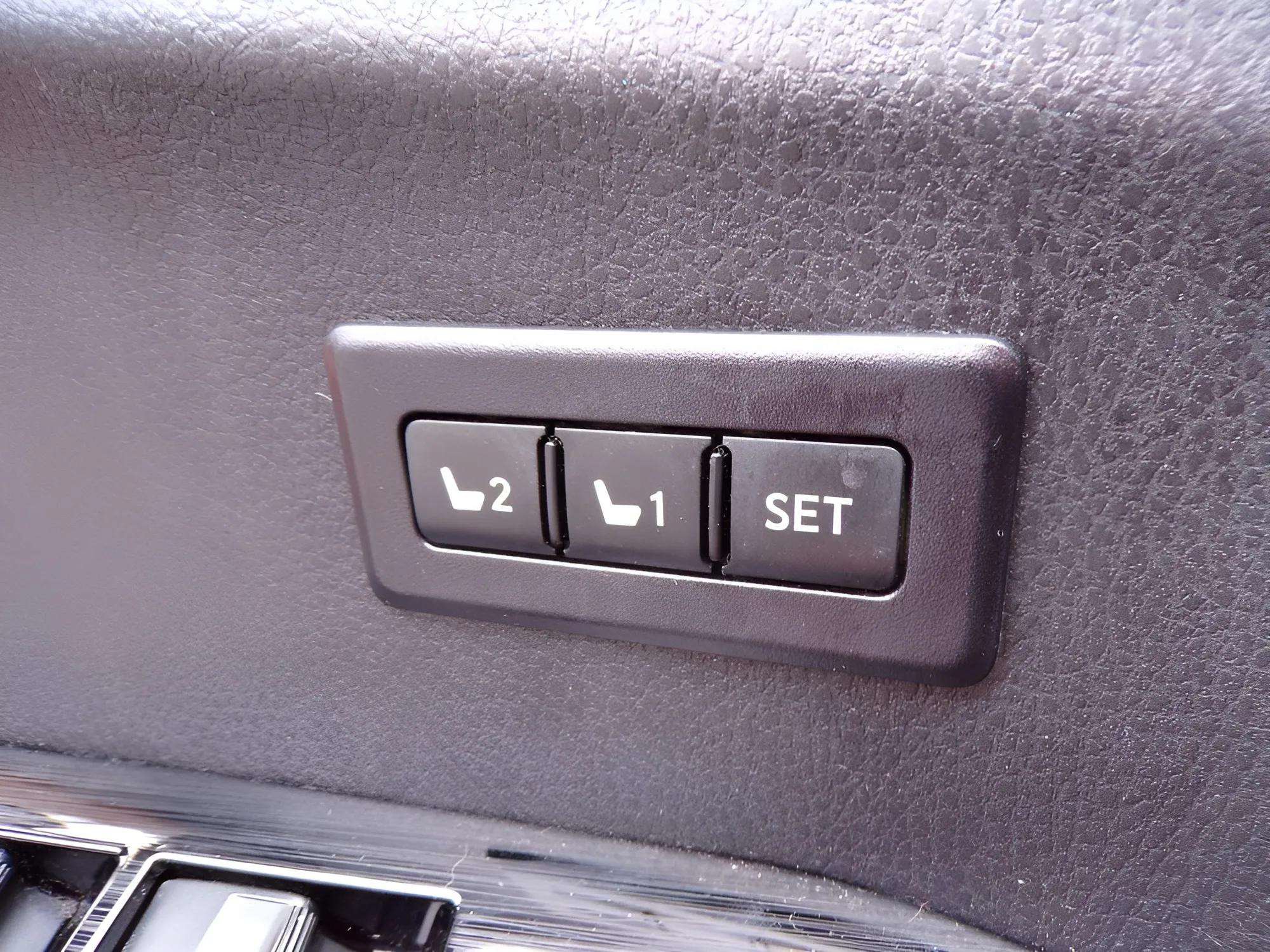Used 2016 Toyota RAV4 Limited AWD/4WD image 13
