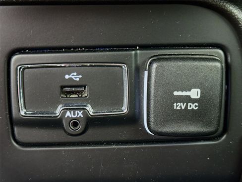 Used 2017 Jeep Renegade Limited FWD image 16