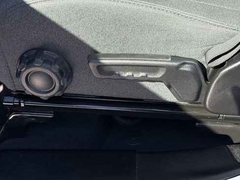 Used 2025 Jeep Wrangler Unlimited Sahara image 12