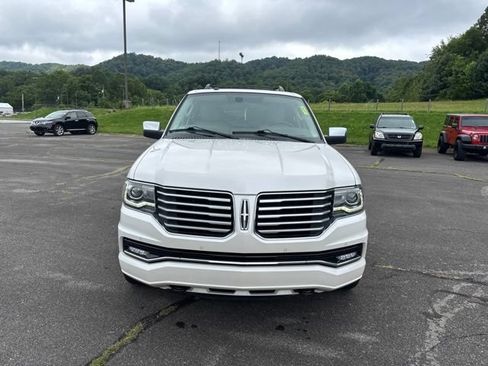 Used 2017 Lincoln Navigator Select AWD/4WD image 3