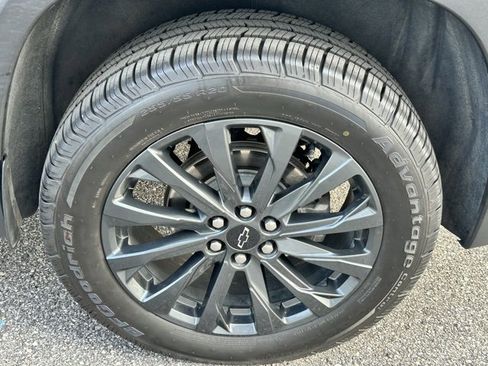 Used 2023 Chevrolet Traverse RS image 25