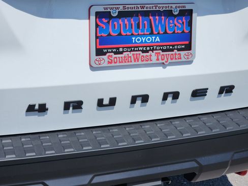 New 2026 Toyota 4Runner SR5 AWD/4WD image 11