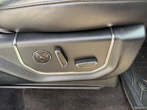 Used 2019 Ford Expedition Platinum image 5