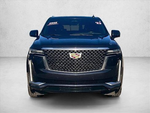Used 2023 Cadillac Escalade Premium Luxury RWD image 3