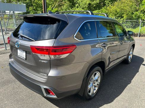 Used 2017 Toyota Highlander Limited AWD/4WD image 5
