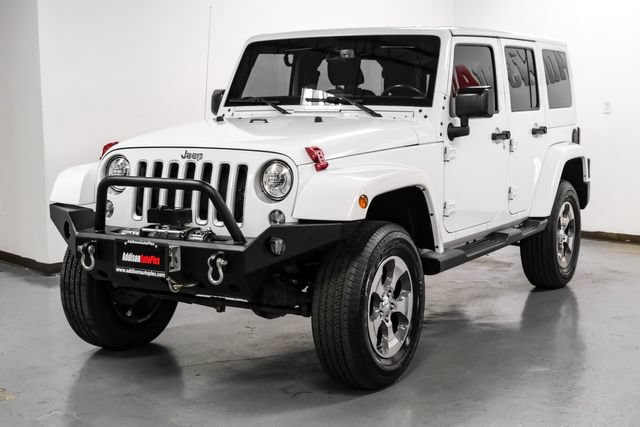 Used 2017 Jeep Wrangler Unlimited Sahara w/ Connectivity Group AWD/4WD image 8